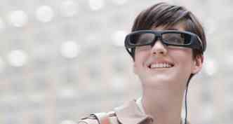 Os culos SmartEyeglass da Sony vm ocupar a lacuna do Google Glass, que no tem prazo para ser lanado(foto: Sony/Divulgao)