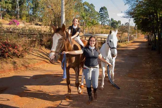 A estudante Maria Paz Ferreira Souza, de 9 anos, pratica hipismo há quase dois: A estudante Maria Paz Ferreira Souza, de 9 anos, pratica hipismo há quase dois: