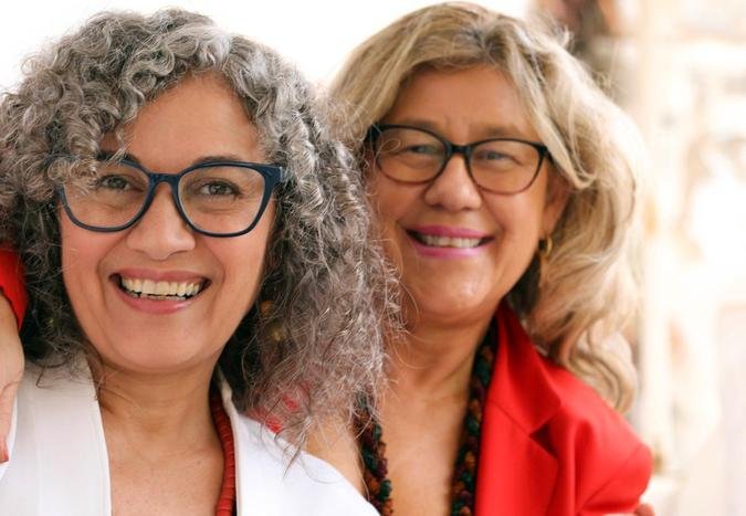 As poetas Adriane Garcia e Tha�s Guimar�es: livro escrito a quatro m�os(foto: Branca de Paula/Divulga��o)