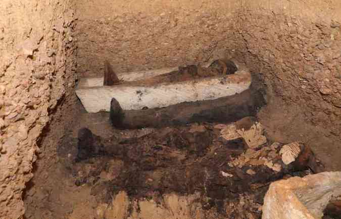 Arquelogos encontraram 40 mmias bem preservadas do perodo petolomaico na regio de Tunah Al-Gabal, no Egito(foto: Facebook/moantiquities/Reproduo)