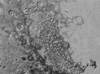 Cientistas no sabem ainda como alguns formaes geolgicas foram criadas em Pluto, j que ele possui uma atmosfera muito fina(foto: NASA/APL/SwRI/Divulgao)