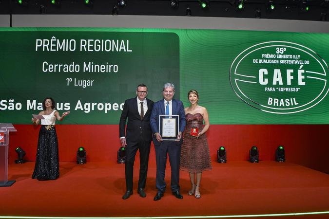 Frederico Canepa, diretor geral da illy Sud America; Eduardo Dominicale, CEO Grupo Bmg e Luana Almeida, gerente de compras da Experimental Agr�cola(foto: Ant�nio Carreiro/Divulga��o)