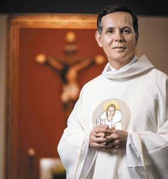 O carismtico Padre Alexandre Fernandes, que est  frente da parquia(foto: Alexandre Rezende/Encontro)