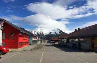 A legislao da cidade de Longyearbyen, na Noruega, no permite que seus moradores ou visitantes 