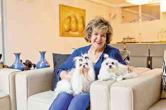 As cadelinhas da escritora Maria do Carmo Gazire, Bianca e Bel, sofrem com dermatite atpica.