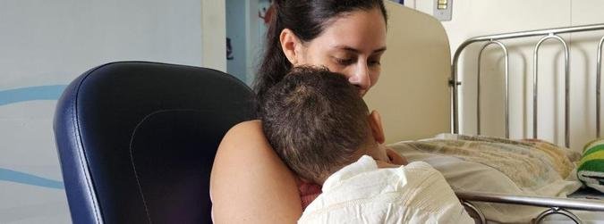 L�quidos quentes e queimaduras el�tricas s�o alguns dos riscos para crian�as dentro de casa(foto: Pedro Chagas)