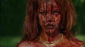 O novo clipe da Rihanna, Bitch Better Have My Money, gerou polmica com as cenas de violncia, nudez e drogas. Para se ter uma ideia, ele possui restrio de idade no YouTube(foto: YouTube/Vevo/Reproduo)