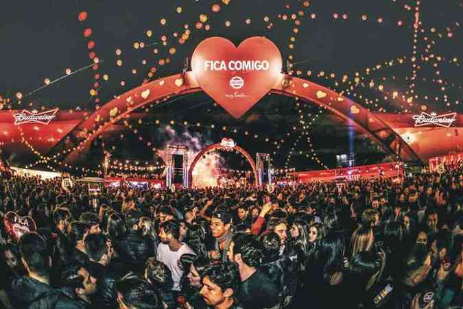 Shows e festas de rveillon, carnaval e arraial junino: eventos chegam a reunir 3 mil pessoas no Olhos dgua(foto: Glaucimara Castro/Divulgao)