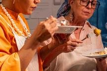 Jantar a quatro m�os re�ne Agnes Farkasvolgyi e S� Marina na Casa da Agnes