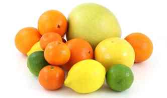 As frutas cítricas são a principal fonte de furanocumarina, que, além de manchar a pele em contato com o Sol, segundo pesquisa, podem causar câncer (foto: Pixabay)