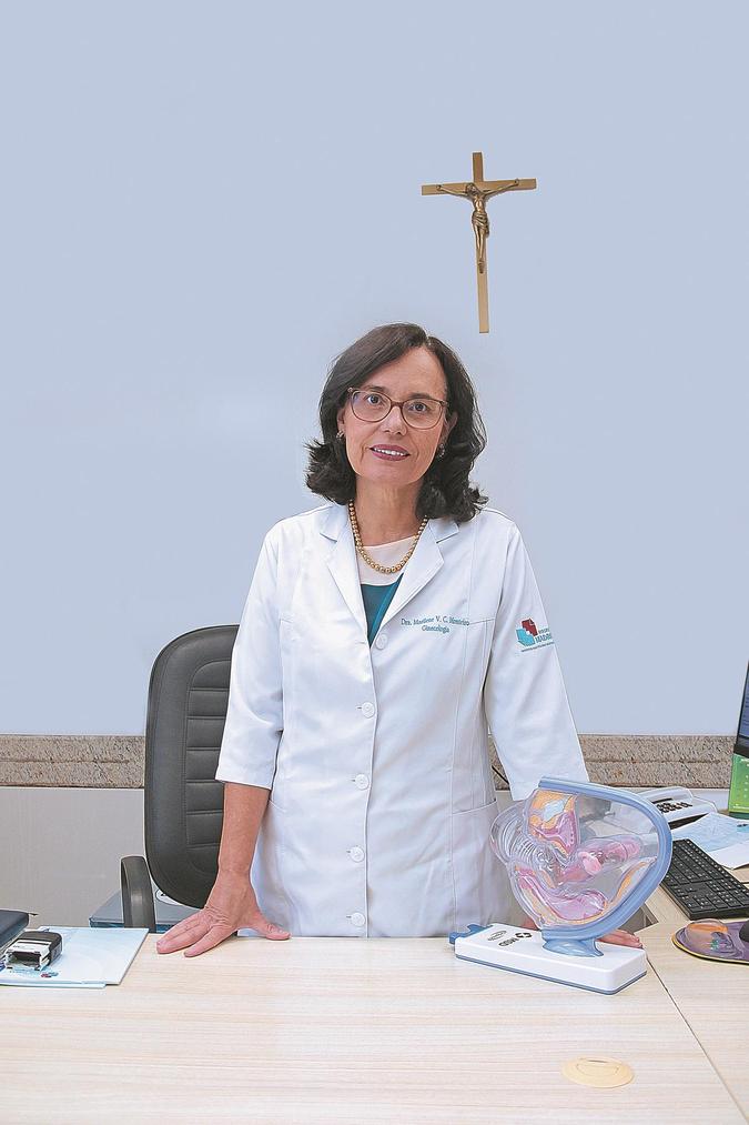 %u201CPromover a conscientização das mulheres de que perder urina, entre outros sintomas, não é normal e nem é parte do envelhecimento, faz com que se sintam incentivadas a procurar assistência médica%u201D, diz a uroginecologista Marilene Vale de Castro Monteiro, do Hospital Madre Teresa (foto: Pádua de Carvalho) %u201CPromover a conscientização das mulheres de que perder urina, entre outros sintomas, não é normal e nem é parte do envelhecimento, faz com que se sintam incentivadas a procurar assistência médica%u201D, diz a uroginecologista Marilene Vale de Castro Monteiro, do Hospital Madre Teresa (foto: Pádua de Carvalho)