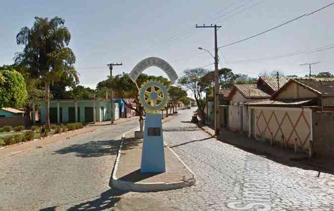 A rodovia LMG-631, que liga o municpio de So Joo da Ponte  BR-122, no norte de Minas, passa a ter o nome da professora Heley Batista(foto: Google Street View/Reproduo)