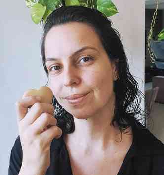A administradora e empreendedora do agronegócio Gabriela Bueno virou fã ao conhecer os cosméticos veganos: 