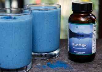 A nova moda nos Estados Unidos  o consumo da Blue Majik, substncia de cor azul que  proveniente da spirulina e  rica em antioxidantes e nutrientes(foto: Healthmasteryinstitute.com/Reproduo)