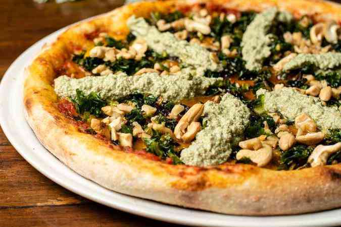 A Inhotim, pizza vegana da Auguri Pizzaria e Forneria,  uma boa pedida para celebrar a data.(foto: Divulgao)