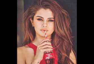 A jovem cantora americana Selena Gomez, de 24 anos, anunciou que vai dar um tempo na carreira para se dedicar ao tratamento do lpus e de seus efeitos colaterais, como a depresso(foto: Instagram/selenagomez/Reproduo)