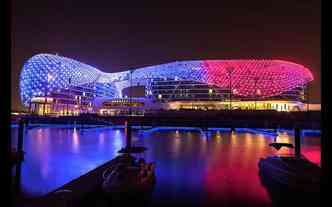 O hotel Yas Viceroy Abu Dhabi est inserido no circuito de Yas Marina de Frmula 1, nos Emirados rabes Unidos(foto: Divulgao)
