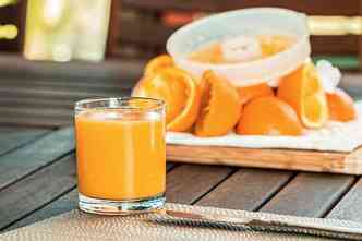 O estudo feito na USP descobriu que a ingesto do suco das laranjas baa e cara-cara ajuda na recomposio e fortalecimento da flora intestinal(foto: Pexels)