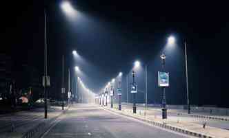 A substituio das lmpadas amarelas dos postes pelos LEDs contribui para o aumento nos casos de cncer, segundo o estudo feito na Inglaterra(foto: Pixabay)