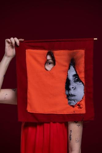 Exposi��o prop�e uma reflex�o sobre identidade, autorrepresenta��o e o universo feminino a partir do rosto humano(foto: @42fotografia/Divulga��o)