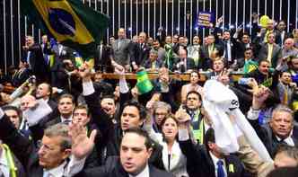 No domingo, dia 17 de abril, o plenrio da Cmara aprovou a admissibilidade do processo de impeachment da presidente Dilma Rousseff por 367 votos favorveis e 137 contrrios(foto: Nilson Bastian/Cmara dos Deputados/Divulgao)