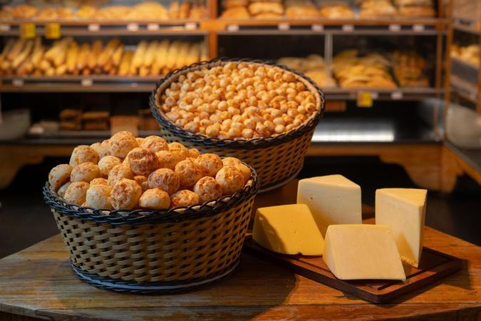 Qualidade e queijo, muito queijo: esse  o segredo que fez da iguaria do Verdemar o predileto do belo-horizontino, afianam os scios da rede de supermercados, Halisson Moreira e Alexandre Poni (foto: Paulo Mrcio)