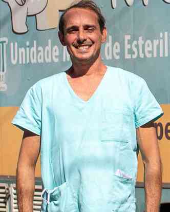 O médico veterinário Marco Furlanetto Bento, da equipe da Pet Sem Fronteiras: mais de 14 mil castrações realizadas em 37 cidades mineiras(foto: Bruno Hanelt/Encontro)