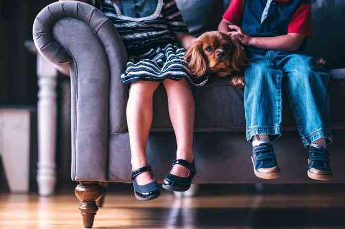 O isolamento social por causa do novo coronavírus é um dos fatores que aumenta o risco de acidentes domésticos, uma vez que as crianças passam mais tempo em casa(foto: Pixabay)
