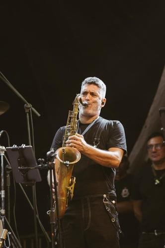Msico se apresenta no Clube de Jazz do Caf com Letras, na Savassi(foto: Divulgao)