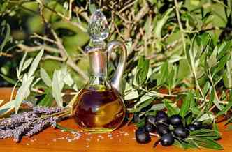 O cido oleico, presente no azeite de oliva, segundo estudo da USP, pode ajudar na recuperao de msculos lesionados(foto: Pexels)
