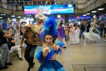Turistas s�o recebidos com flash mob na Rodovi�ria e no Aeroporto de BH