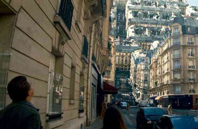 O filme A Origem (Inception), de 2010, do consagrado diretor Christopher Nolan, que traz Leonardo DiCaprio como protagonista,  intrigante por abordar a temtica dos sonhos(foto: Legendary Pictures e Warner Bros. Pictures/Reproduo)