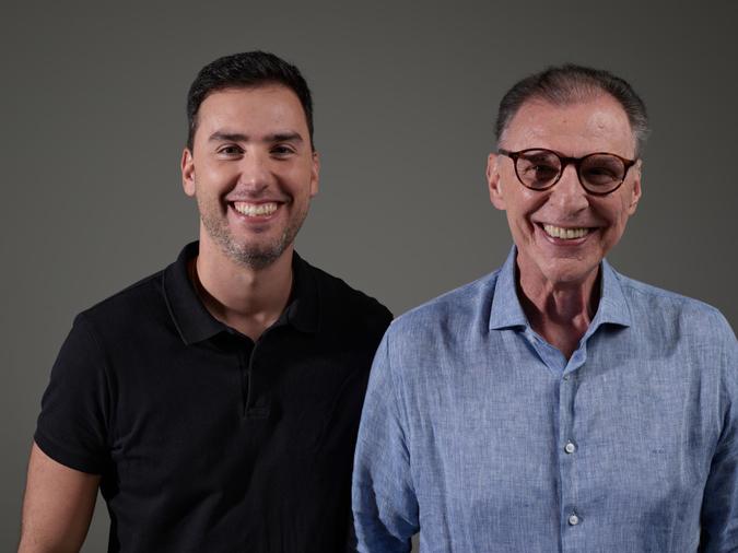 Rafael Ohana, diretor da Klus, ao lado do pai e fundador da grife, Salvador: novo endereo tambm vai oferecer peas da Armani, que so exclusivas na loja em BH (foto: Weber Pdua/Divulgao )