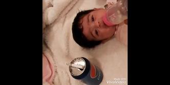 As cenas de agressão do pai contra o bebê estão revoltando os internautas(foto: YouTube/Beetle King/Reprodução) As cenas de agressão do pai contra o bebê estão revoltando os internautas(foto: YouTube/Beetle King/Reprodução)