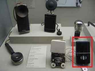 O amplificador de sons da Siemens foi lanado em 1924, e era muito usado por pessoa com baixa capacidade auditiva(foto: Wikimedia/Reproduo)