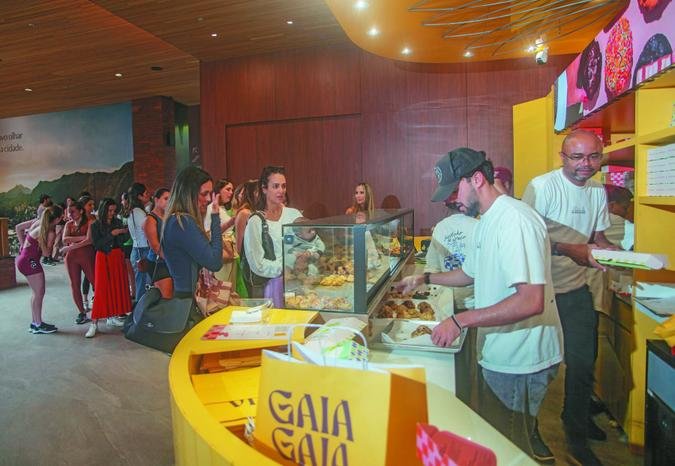 As filas de clientes so uma constante desde a abertura do quiosque em setembro; segundo os scios, ideia  sempre trazer sabores novos de cookies e brownies e apostar em combinaes inusitadas (foto: Geraldo Goulart Neto)