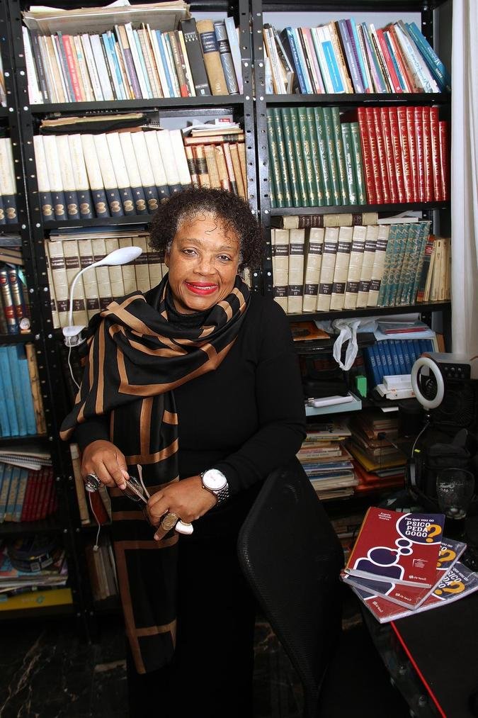 Para a psicopedagoga Ângela Mathylde Soares, apesar dos avanços, muitas escolas brasileiras ainda não oferecem preparo e acolhimento suficientes para inclusão plena: Para a psicopedagoga Ângela Mathylde Soares, apesar dos avanços, muitas escolas brasileiras ainda não oferecem preparo e acolhimento suficientes para inclusão plena: