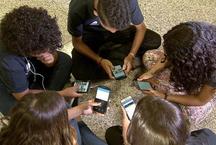 Volta s aulas: saiba como funciona a lei que probe celular nas escolas