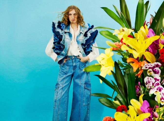 Para apresentar a coleção, a Cedro Têxtil produziu um editorial inspirado na exuberância das flores e na estética maximalista(foto: Gustavo Marx/Divulgação) Para apresentar a coleção, a Cedro Têxtil produziu um editorial inspirado na exuberância das flores e na estética maximalista(foto: Gustavo Marx/Divulgação)
