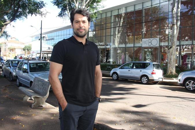 Gabriel Pentagna Guimarães, sócio-diretor da Pentagna Incorporadora, responsável pelo Pátio Belvedere; para ele, o Belvedere está para Belo Horizonte como os Jardins estão para São Paulo (foto: Pádua de Carvalho ) Gabriel Pentagna Guimarães, sócio-diretor da Pentagna Incorporadora, responsável pelo Pátio Belvedere; para ele, o Belvedere está para Belo Horizonte como os Jardins estão para São Paulo (foto: Pádua de Carvalho )