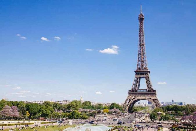 Paris: Um destino que não sai de moda, a capital francesa conta com alguns dos principais museus do mundo, como o Louvre e o D`Orsay; monumentos espetaculares, a exemplo da Torre Eiffel e da Catedral de Notre-Dame; além de restaurantes e cafés conhecidos mundo afora. Tudo isso banhado pelo Rio Sena.(foto: PxHere) Paris: Um destino que não sai de moda, a capital francesa conta com alguns dos principais museus do mundo, como o Louvre e o D`Orsay; monumentos espetaculares, a exemplo da Torre Eiffel e da Catedral de Notre-Dame; além de restaurantes e cafés conhecidos mundo afora. Tudo isso banhado pelo Rio Sena.(foto: PxHere)