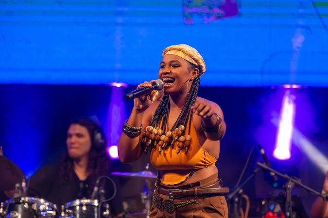 A cantora J�lia Deodora se apresenta na abertura do circuito(foto: @netun/Divulga��o)