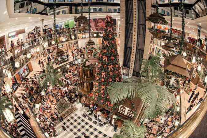 O DiamondMall se inspirou na arquitetura alem para montar a decorao de Natal deste ano(foto: Leca Novo/Divulgao)