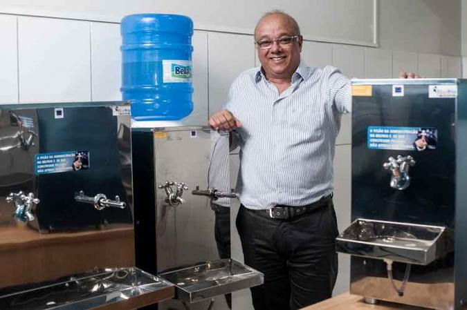 O empresário Hélio Santos de Freitas comemora o sucesso do seu novo negócio: O empresário Hélio Santos de Freitas comemora o sucesso do seu novo negócio: