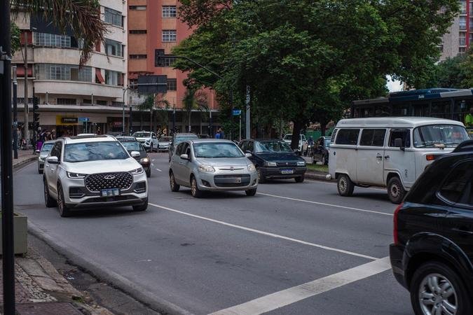 Circular com o veículo não licenciado é infração gravíssima, sujeita a multa, sete pontos na carteira e remoção do veículo ao pátio(foto: Detran-MG) Circular com o veículo não licenciado é infração gravíssima, sujeita a multa, sete pontos na carteira e remoção do veículo ao pátio(foto: Detran-MG)