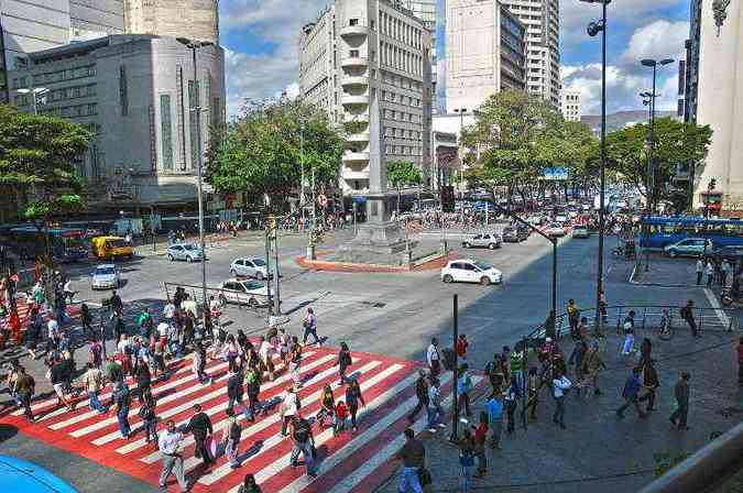 Na reabertura gradual das atividades comerciais em Belo Horizonte, as empresas devem tomar uma srie de cuidados, como manter distanciamento mnimo entre os presentes (foto: Breno Pataro/Flickr PBH/Domnio Pblico)