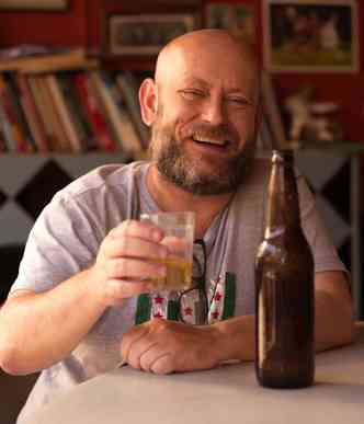 Luiz Antnio Simas, historiador e especialista em cultura popular, est entre os convidados do evento no Cine Theatro Brasil(foto: Mnica Ramalho/Divulgao)