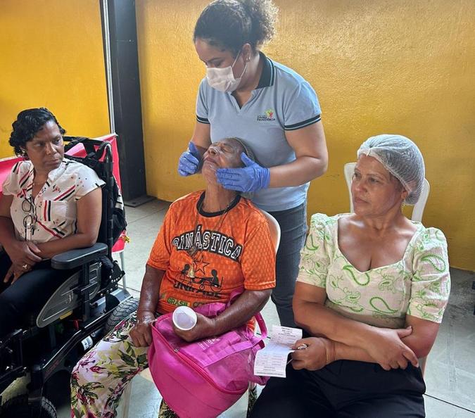 Fotos dos alunos dos cursos profissionalizantes em atendimento a comunidade(foto: Divulgação) Fotos dos alunos dos cursos profissionalizantes em atendimento a comunidade(foto: Divulgação)