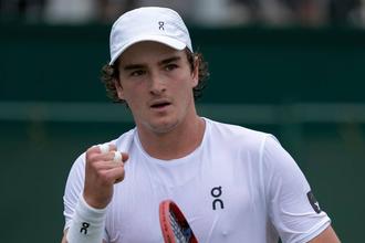 Grande promessa, Joo Fonseca avana em Wimbledon e volta a jogar nesta sexta-feira(4)