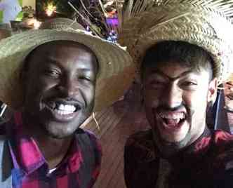 Thiaguinho e Neymar aparecem em selfie feita na festa junina e que foi publicada no Instagram do atacante do Barcelona(foto: Instagram.com/neymarjr/Reproduo)